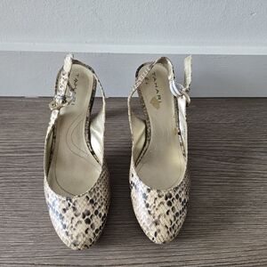 Tahari women heels